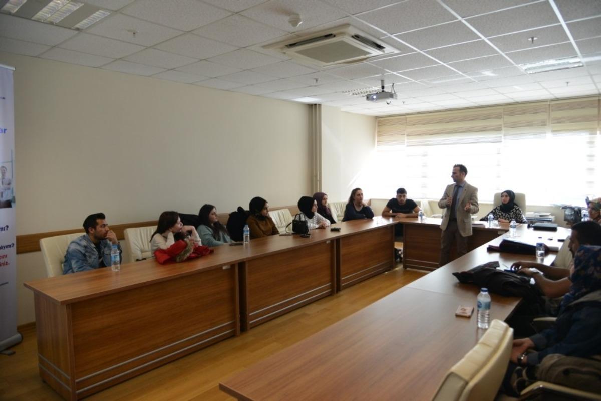 İş klub&uuml; ideri Aral &ldquo;Kendini tanıyarak meslek se&ccedil;mek &ouml;nemli&rdquo;