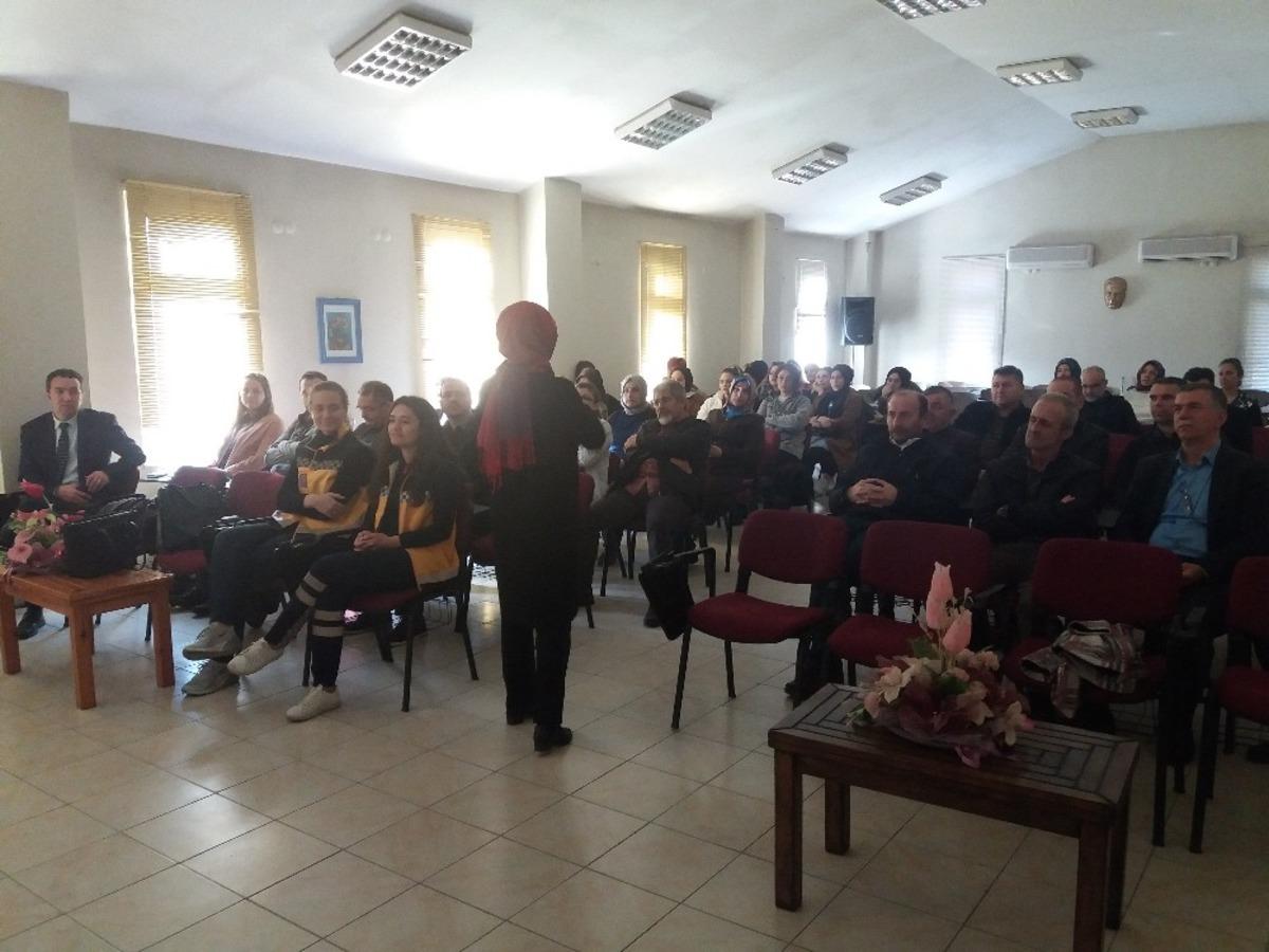 &Uuml;niversitesi personeline ilk yardım eğitimi