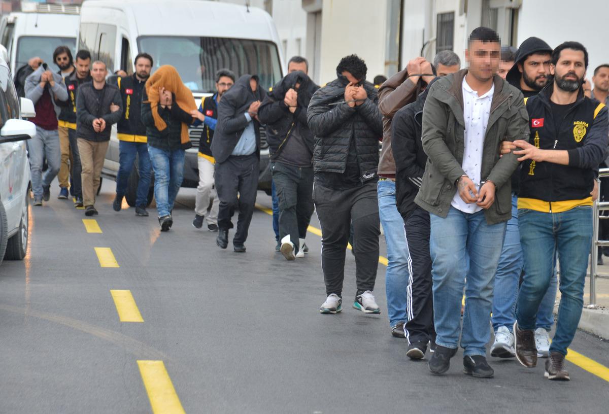 Adana'da fuhuş operasyonu! Kocasıyla birlikte olması i&ccedil;in 1500 TL vermiş