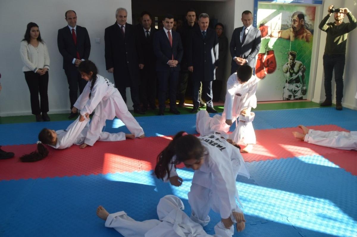 Kaymakam Sarı, metruk binayı bireysel sporlar merkezine &ccedil;evirdi