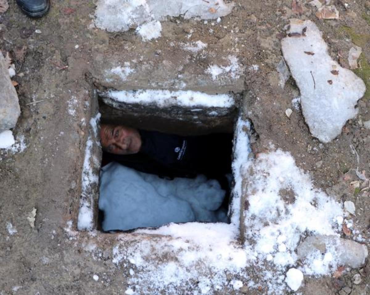 Kayseri'de 400 yıllık gelenek! 300 kuyuyu karla dolduruyorlar