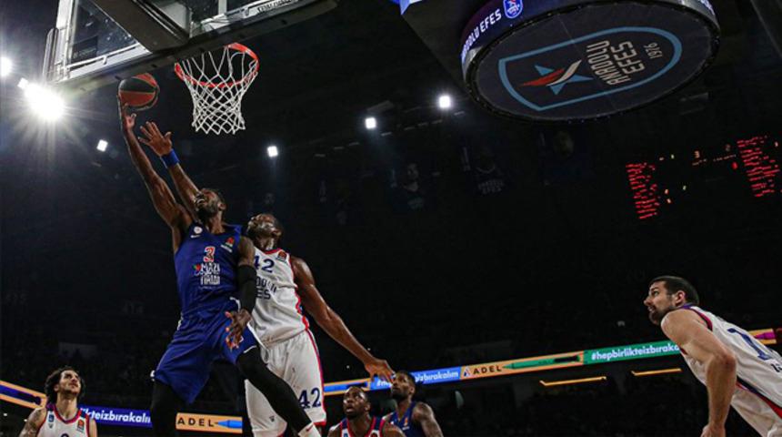 Anadolu Efes liderliğini sürdürdü