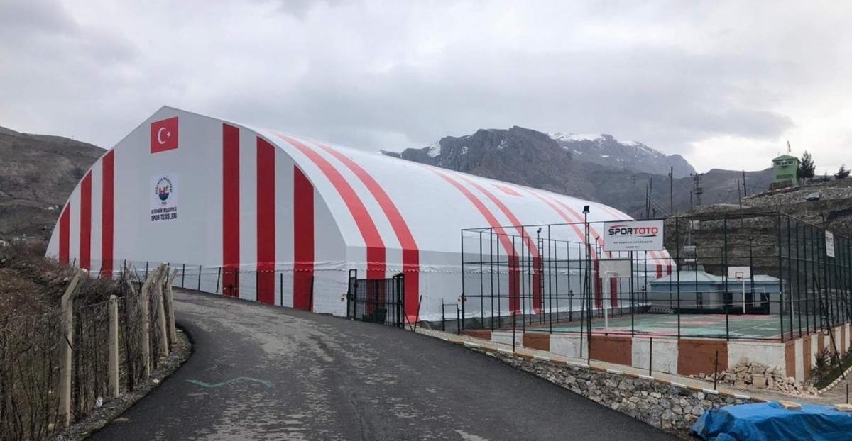 Gen&ccedil;ler spor tesisiyle buluştu