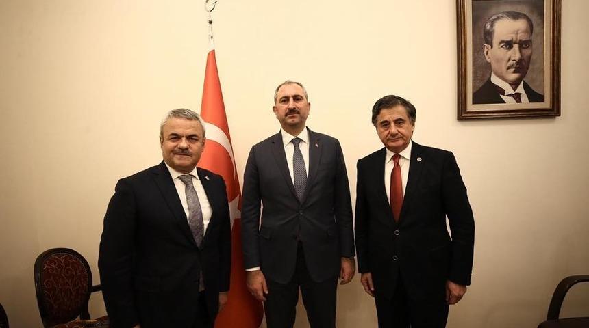 AK Partili vekiller Bakan G&uuml;l&rsquo;den destek istedi