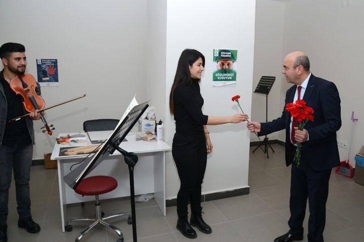 Selehattin Ekicioğlu: "Kadın, hayatı her gün yeniden var eder” G1