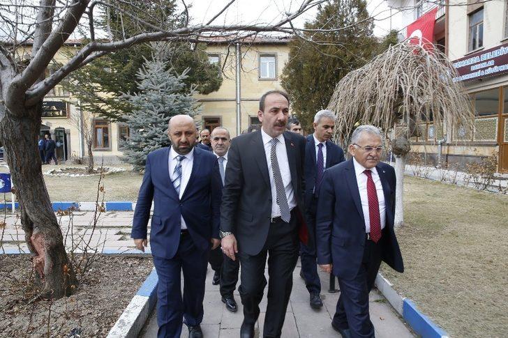 Büyükkılıç: "Hemşehrilerimize layık olmak için çalışıyoruz" G1