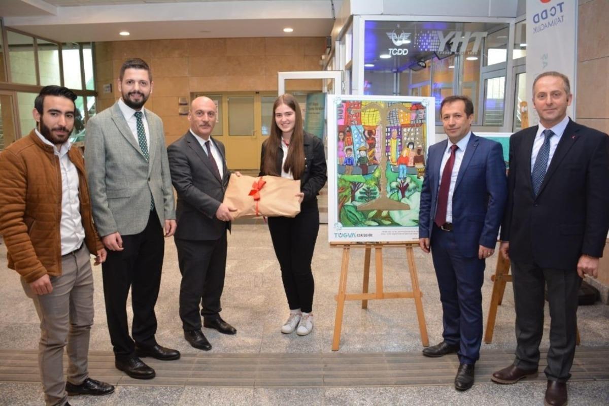 &lsquo;&Ccedil;izimlerle 40 Hadis&rsquo; yarışmasının &ouml;d&uuml;lleri Eskişehir&rsquo;de sahiplerini buldu