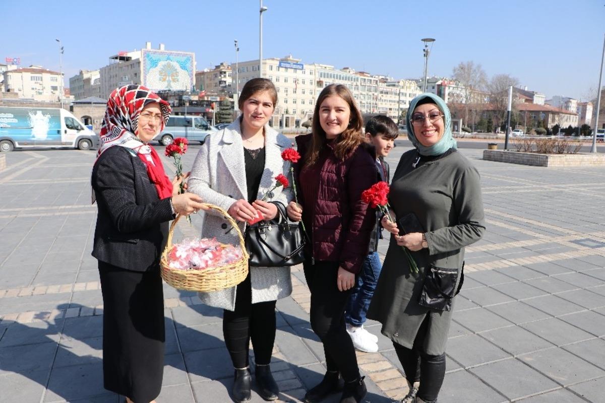 D&uuml;nyam Hastanesi &lsquo;Kadınlar G&uuml;n&uuml;&rsquo;n&uuml; unutmadı