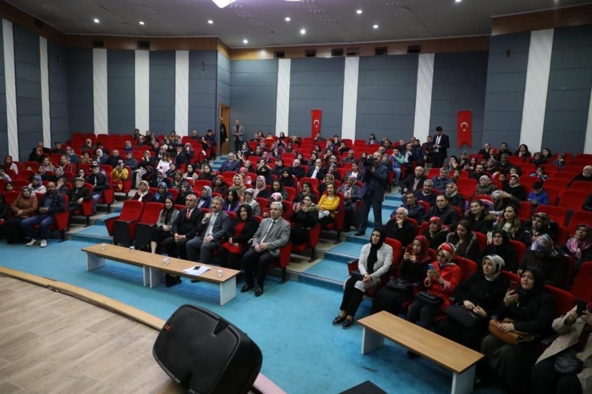 Melikgazi Belediyesi&rsquo;nde &Ccedil;&ouml;lyakla Yaşam Semineri