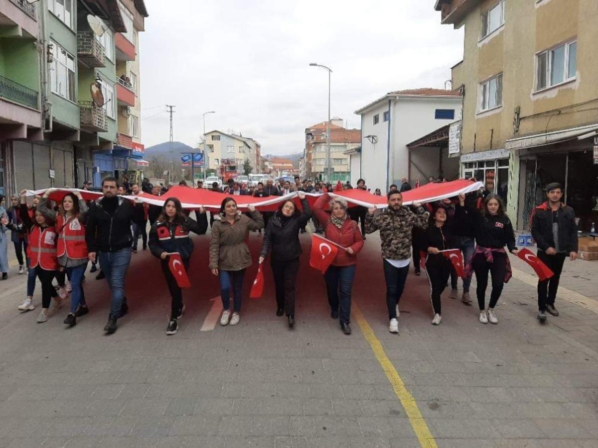 G&ouml;k&ccedil;ebey MYO &ouml;ğrencileri şehitler i&ccedil;in y&uuml;r&uuml;d&uuml;