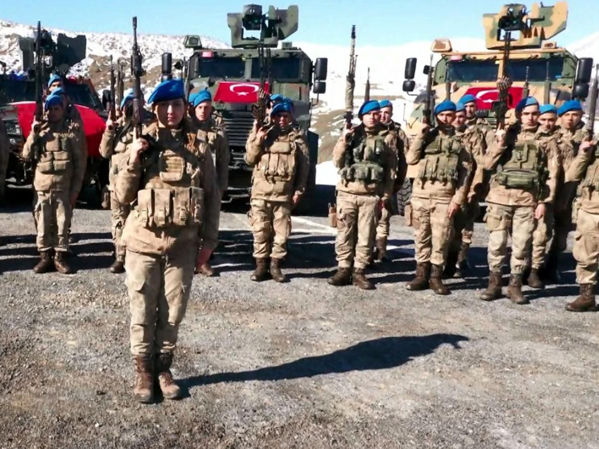 Komandolardan dosta g&uuml;ven d&uuml;şmana korku veren klip