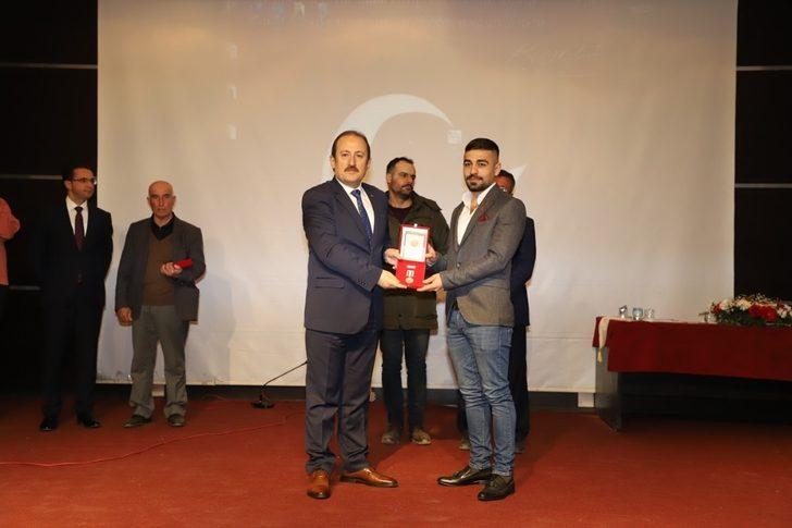 Vali Pehlivan, Cizreli Kıbrıs Barış Harekatı gazilerine madalyalarını takdim etti G2