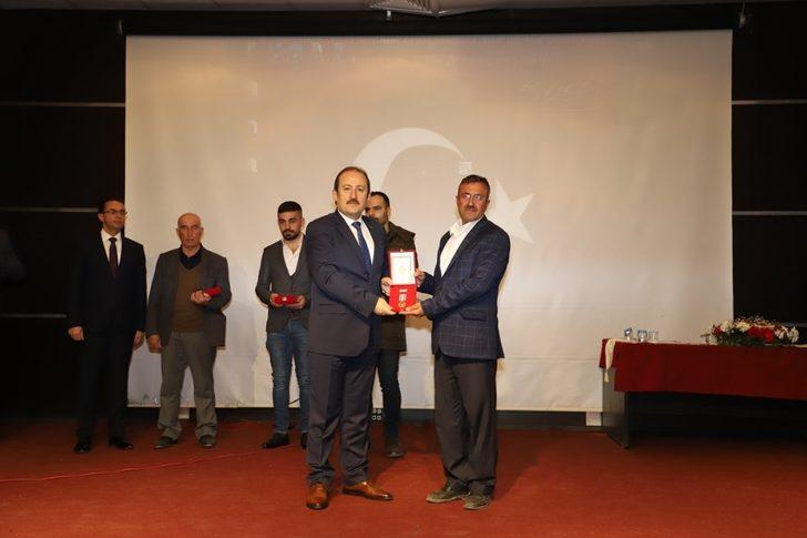 Vali Pehlivan, Cizreli Kıbrıs Barış Harekatı gazilerine madalyalarını takdim etti G4