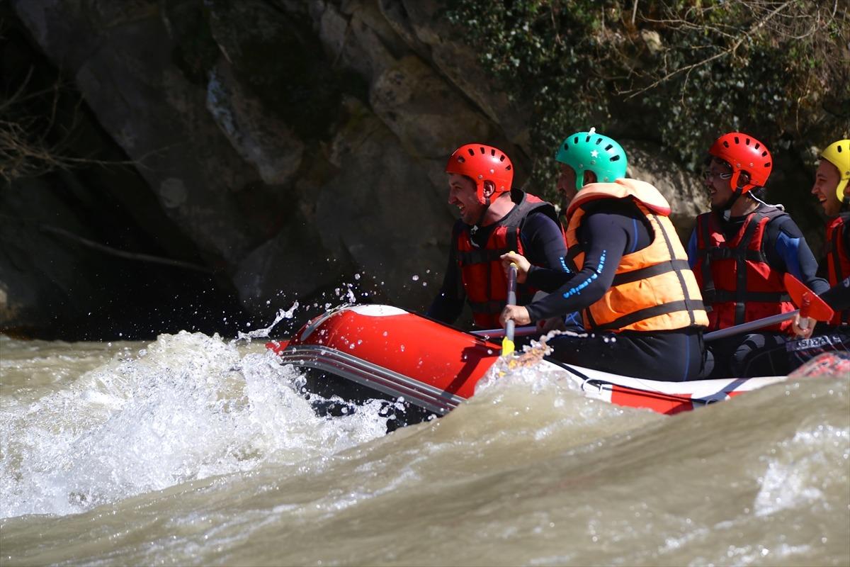 Melen &Ccedil;ayı'nda rafting sezonu a&ccedil;ıldı