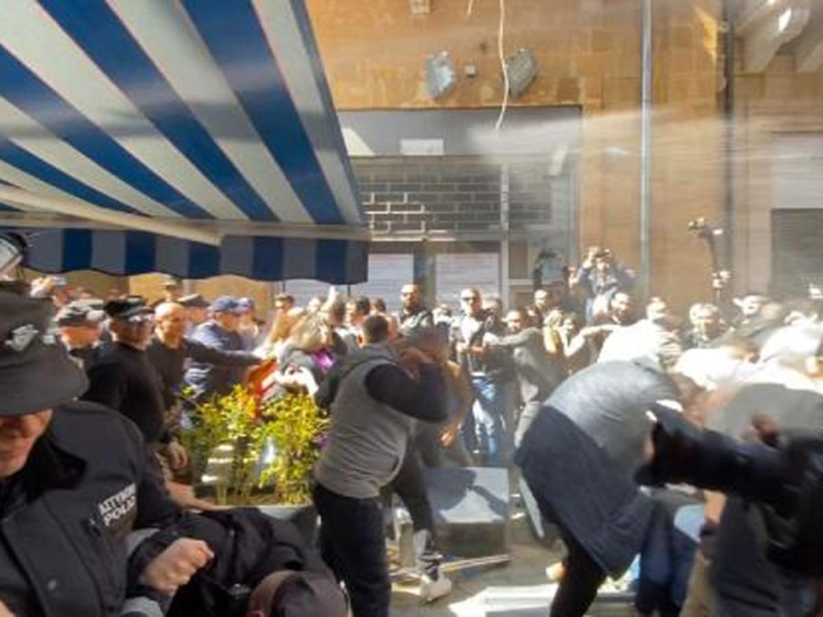 Rum y&ouml;netimi sınır kapılarını kapattı! T&uuml;rklere biber gazı sıkıldı
