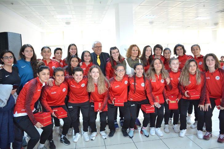 Posbıyık’tan, kadın personele 8 Mart kutlaması G4