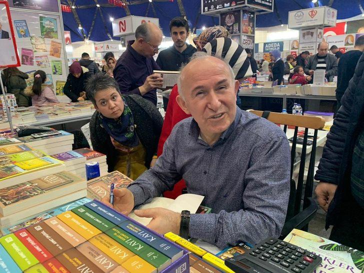 Prof. Dr. Şimşirgil’e Isparta Kitap Fuarı’nda yoğun ilgi G2