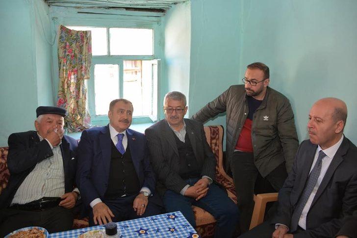 Eski Bakan Eroğlu memleketi Şuhut’ta şehit ailelerini ziyaret etti G2