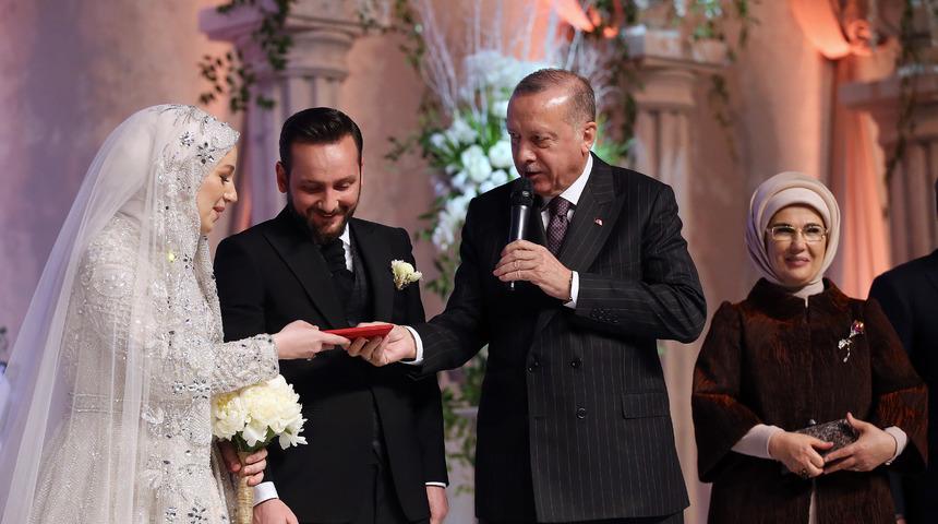 Cumhurbaşkanı Erdoğan yeğeninin nikah şahitliğini yaptı