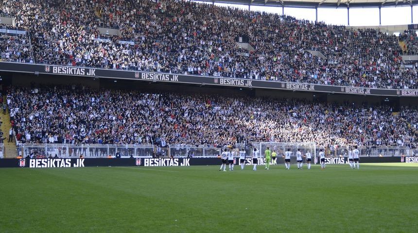 Beşiktaş - Atletico Madrid kadın futbol maçında seyirci rekoru kırıldı
