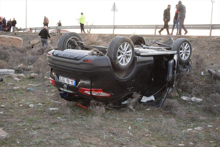 Konya’da şarampole devrilen otomobildeki iki kişi yaralandı G2