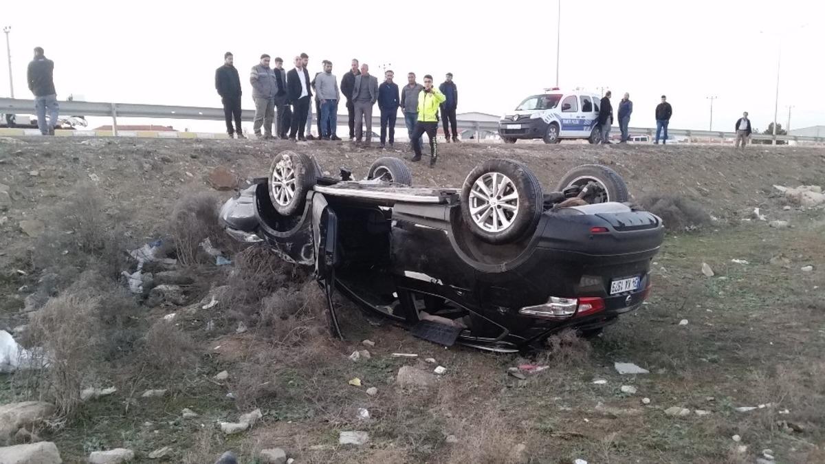 D&uuml;ğ&uuml;n konvoyunda feci kaza: 2 yaralı