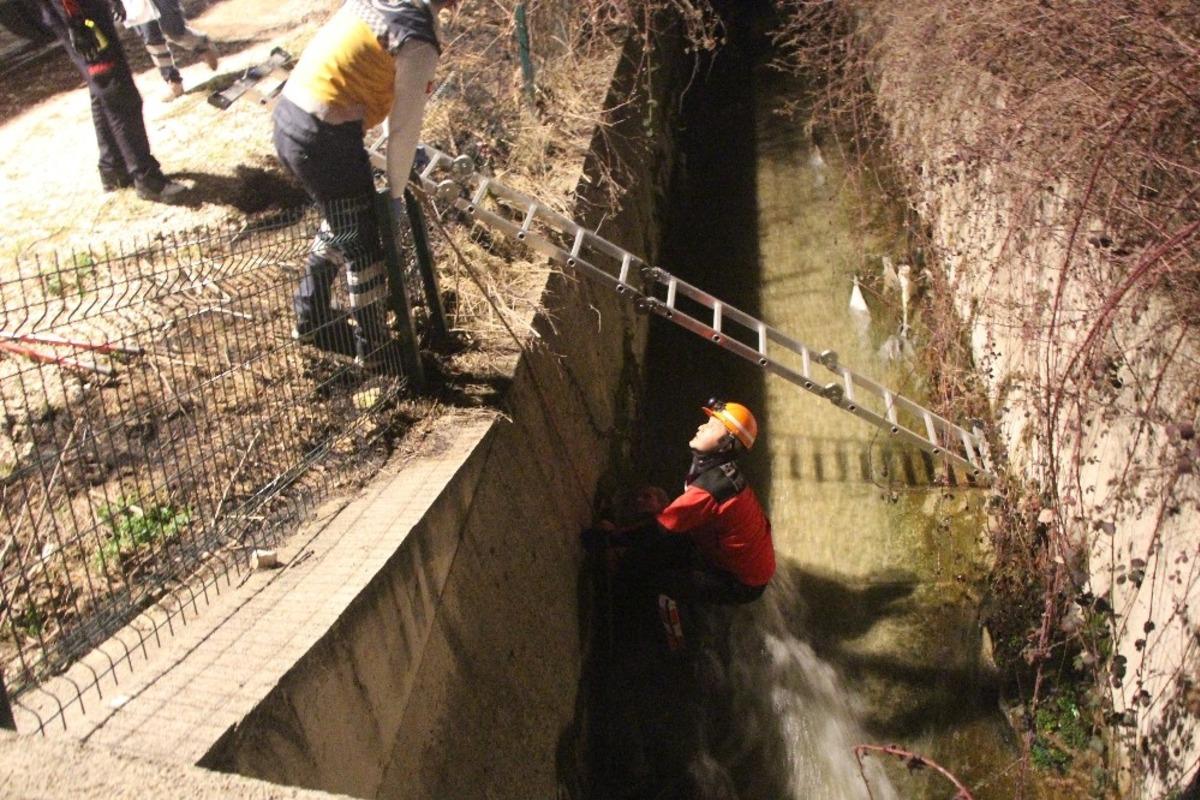 Bolu&rsquo;da, sulama kanalına d&uuml;şen yaşlı adamı itfaiye kurtardı