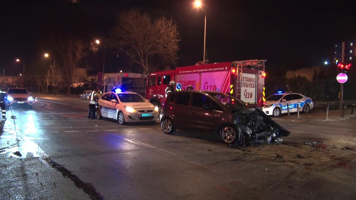 Polisten ka&ccedil;an servis minib&uuml;s&uuml; otomobile &ccedil;arptı: 2'si &ccedil;ocuk 4 yaralı