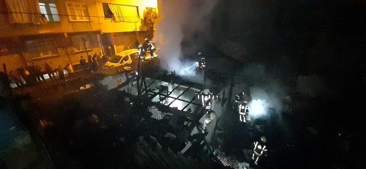 Esenler'de gecekondu alev alev yandı G3