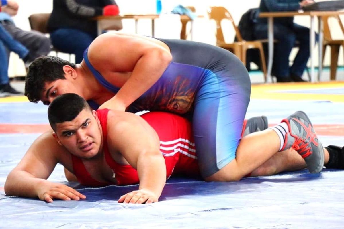 Pehlivanlar, minderde ter d&ouml;kt&uuml;