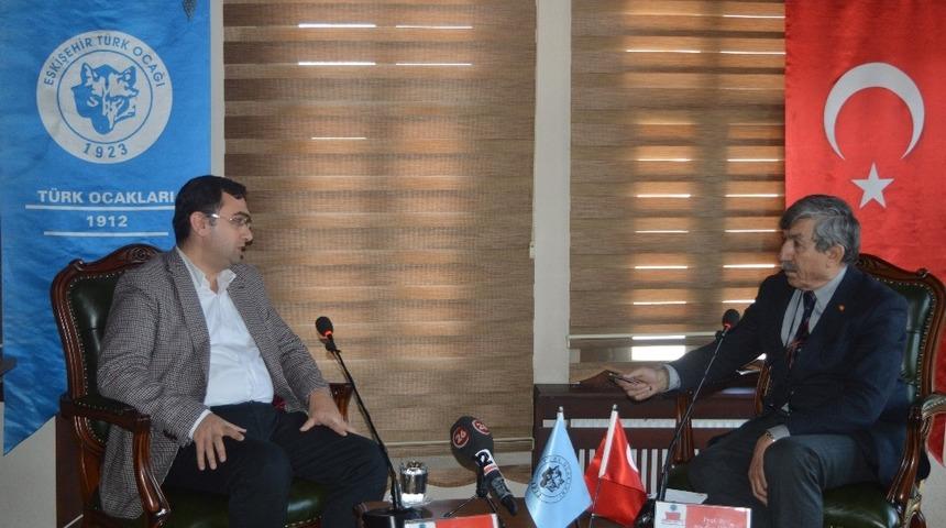 Prof. Dr. Okur: "Barış isteniyorsa yeni Suriye&rsquo;nin toprak ve n&uuml;fus b&uuml;t&uuml;nl&uuml;ğ&uuml; i&ccedil;in T&uuml;rkiye aynı Kıbrıs&rsquo;ta olduğu gibi garant&ouml;r olmalıdır"