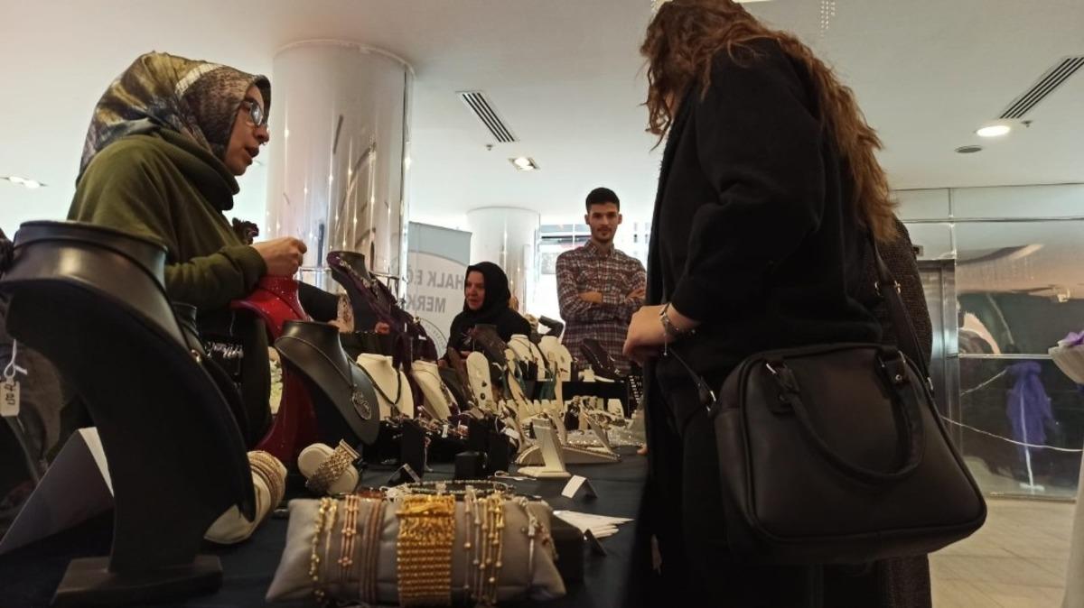 Kadın g&ouml;z&uuml; ve eliyle sanat sergisi a&ccedil;ıldı