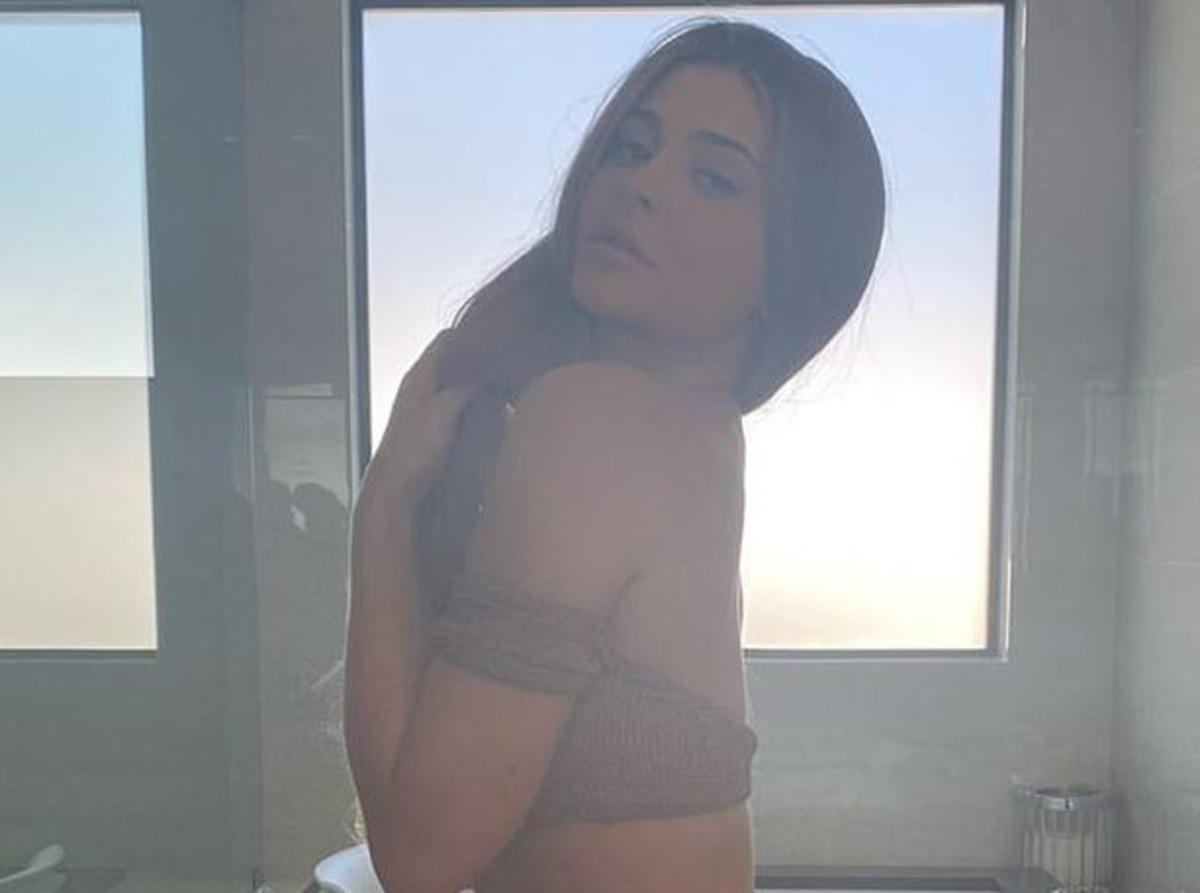 Kylie Jenner bikinili pozlarını paylaşmaya doymadı