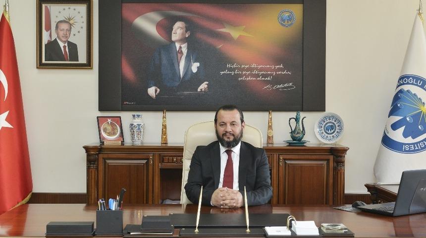 Rekt&ouml;r Akg&uuml;l: &ldquo;Kadınlar &uuml;lkemizin kalkınıp gelişmesinde &ouml;nemli bir katkıya sahiptir&rdquo;