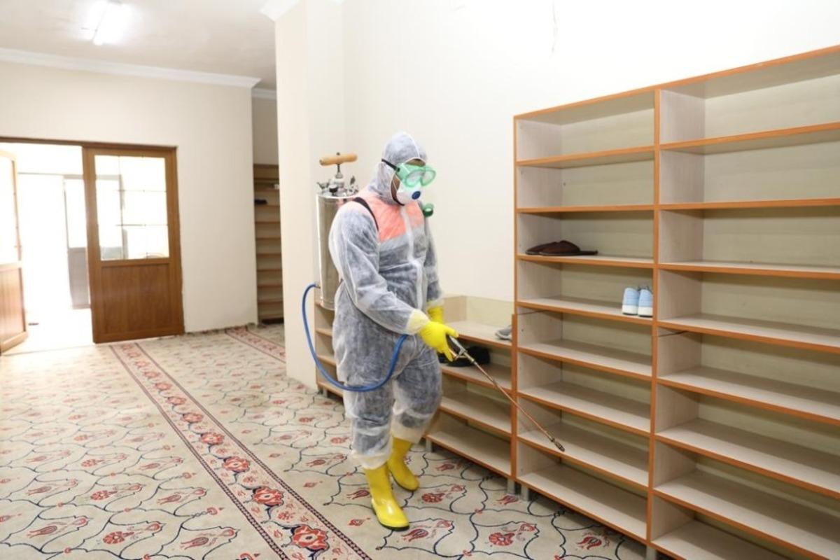 Didim&rsquo;de camiler dezenfekte ediliyor