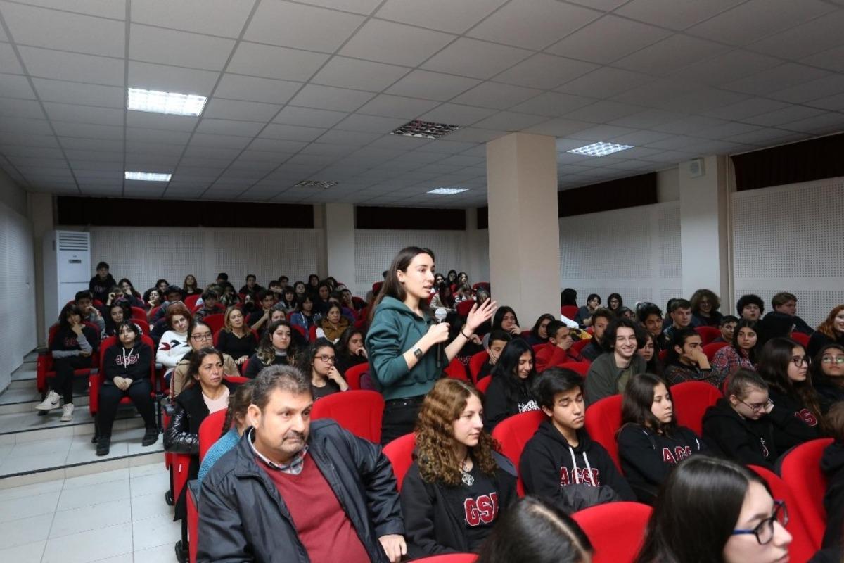 Başkan T&uuml;t&uuml;nc&uuml;, gen&ccedil;lerle buluştu