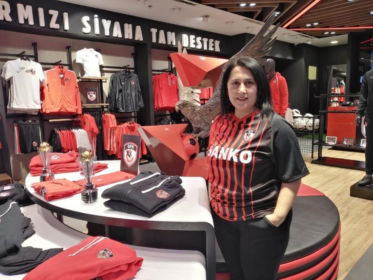 Kadın Taraftarlar Derneği Başkanı Sırakaya&rsquo;dan kadınları g&uuml;n&uuml; mesajı