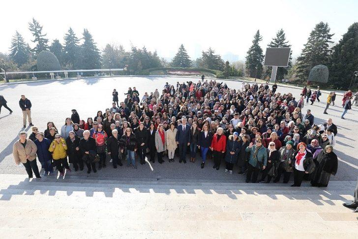 Gaziemirli 500 kadın Ata’nın huzuruna çıktı G5