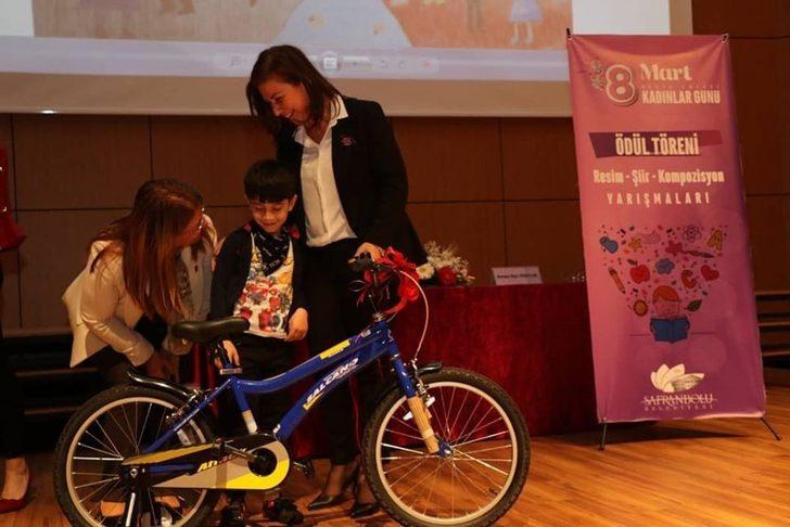 ‘Siyaset, Hukuk ve Medyada Kadın Algısı ve Hakları’ paneli düzenlendi G3