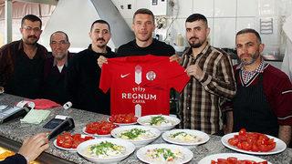 Podolski'nin köfte-piyaz keyfi