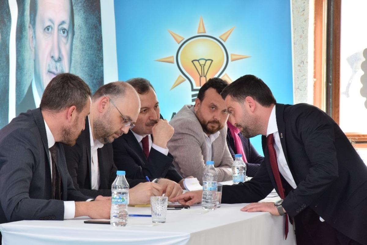 AK Parti Lapseki kongresinde Namık Ergin başkan se&ccedil;ildi