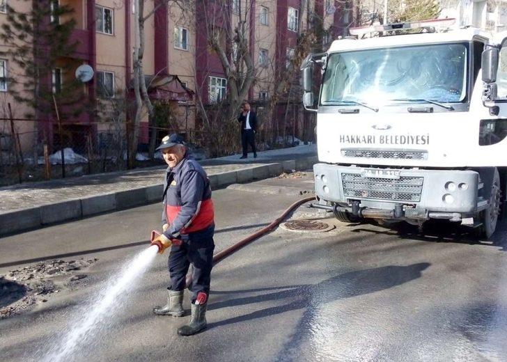 Hakkari’de cadde ve sokaklar tazyikli suyla yıkandı G1
