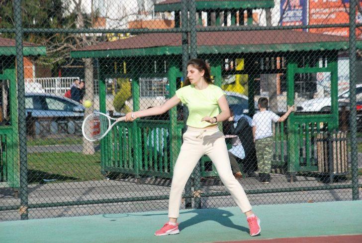 Güneş yüzünü gösterdi, parklara akın ettiler G2