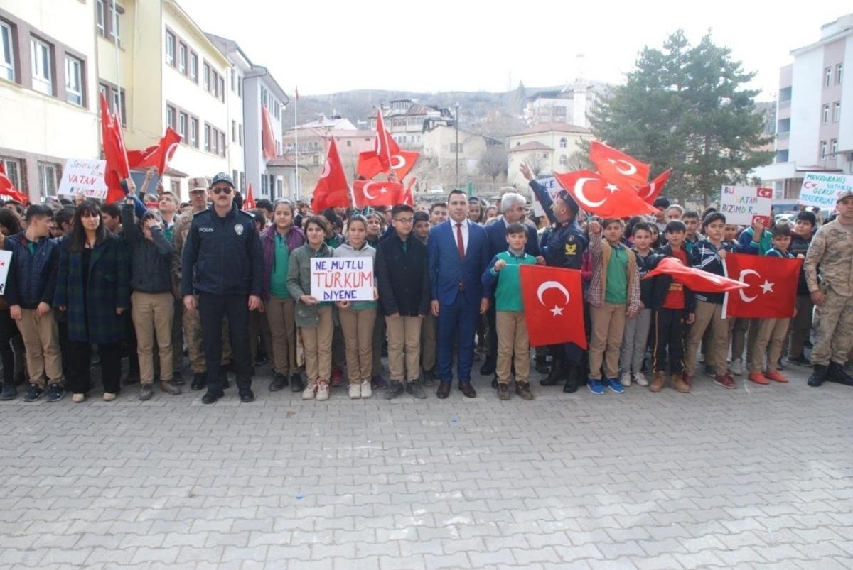 &Ouml;ğrencilerden Mehmet&ccedil;iğe tam destek