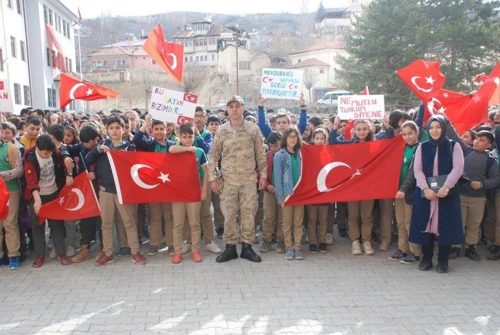 Öğrencilerden Mehmetçiğe tam destek G3