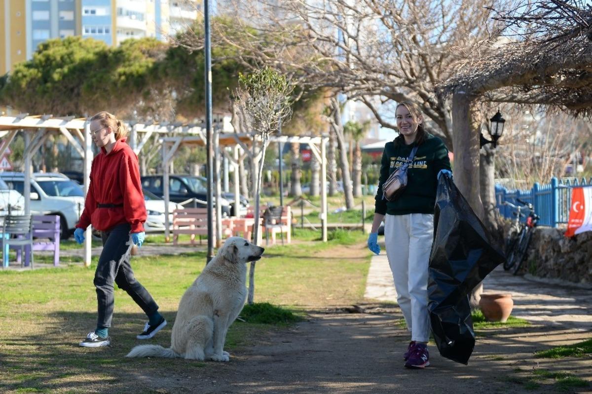 Falezlerde temizlik &ccedil;alışması