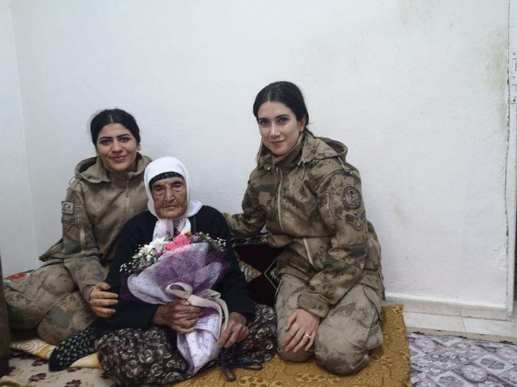 114 Yaşındaki Fatma ninenin kadınlar günü kutlandı G1