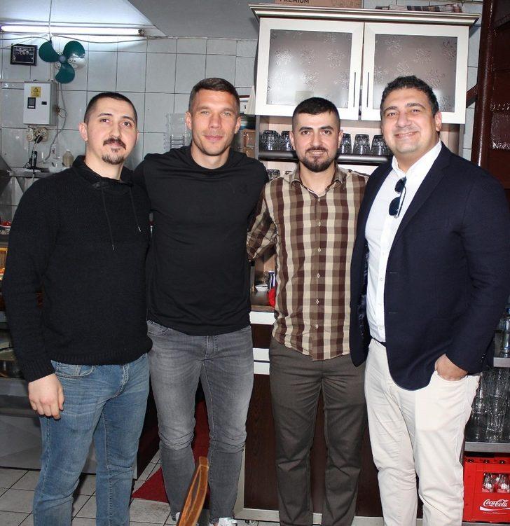 Podolski’nin köfte-piyaz keyfi G4