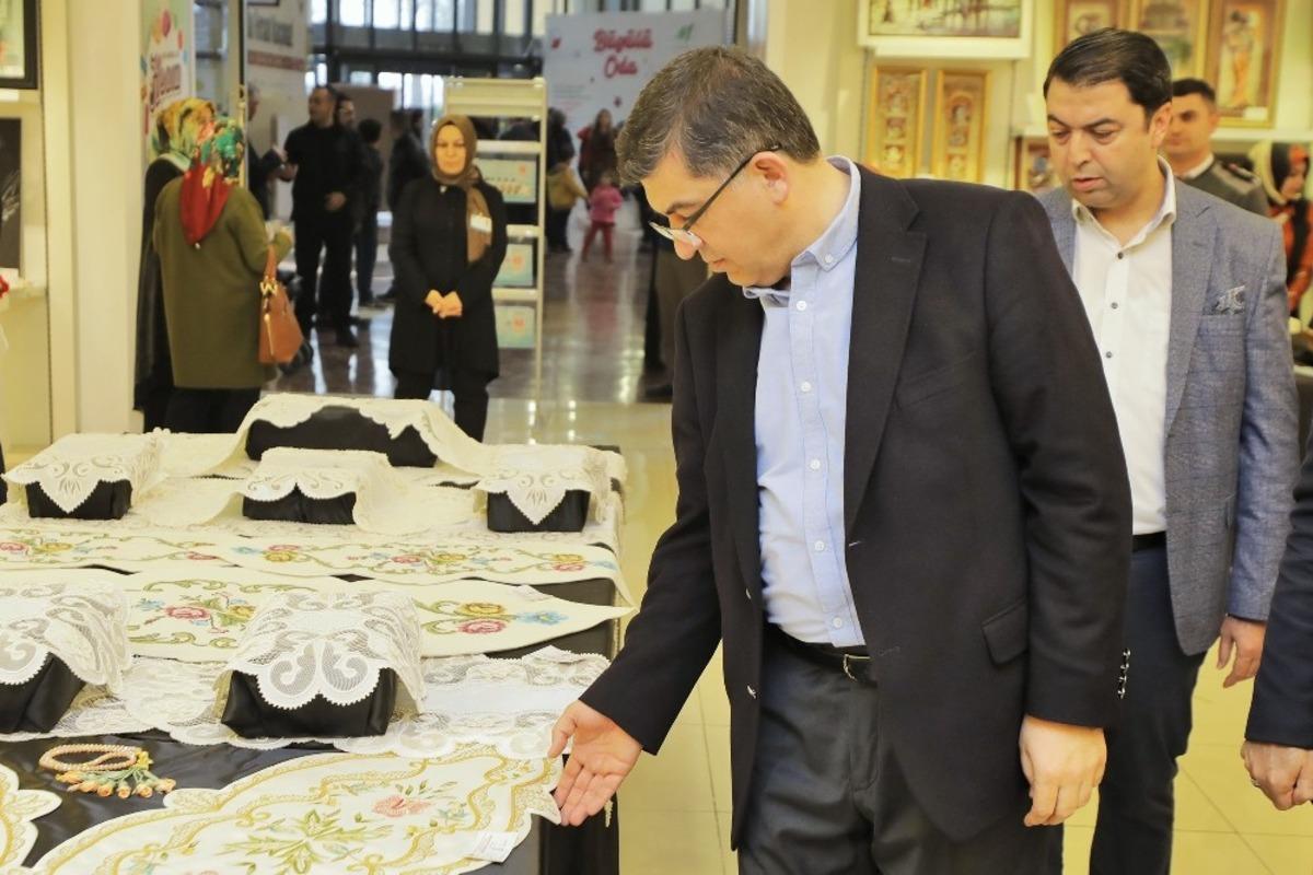 Kadınlar G&uuml;n&uuml;&rsquo;ne &ouml;zel &lsquo;hanım eller&rsquo; sergisi