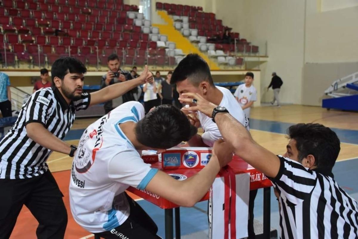 Yıldız Bilek G&uuml;reş&ccedil;iler, Isparta&rsquo;da yarışıyor